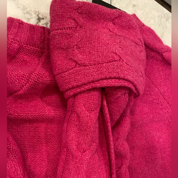 NWT! Sweater + scarf set. Tahari brand. - Picture 8 of 11